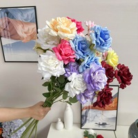 Großhandel Seiden-Kunstblumen 3-Köpfige Rosen Benutzerdefinierte Farbe Rot Weiß Samt-Rosenstrauß für Hochzeit Weihnachten Event-Dekoration