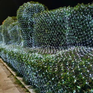 Guirlande lumineuse LED en filet blanc chaud IP44 étanche 2m*2m pour décorations extérieures de Noël, de mariage et de fêtes - Product Image 1