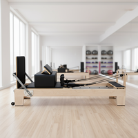 Reformer de Pilates en bois d'érable avec poignées en bois, lit de studio de Pilates commercial, coussin en cuir PU, réglable et durable