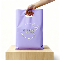 Sacs d'emballage en plastique HDPE découpés à la forme avec poignée et logo personnalisé pour vêtements - Sacs de courses durables avec boîte