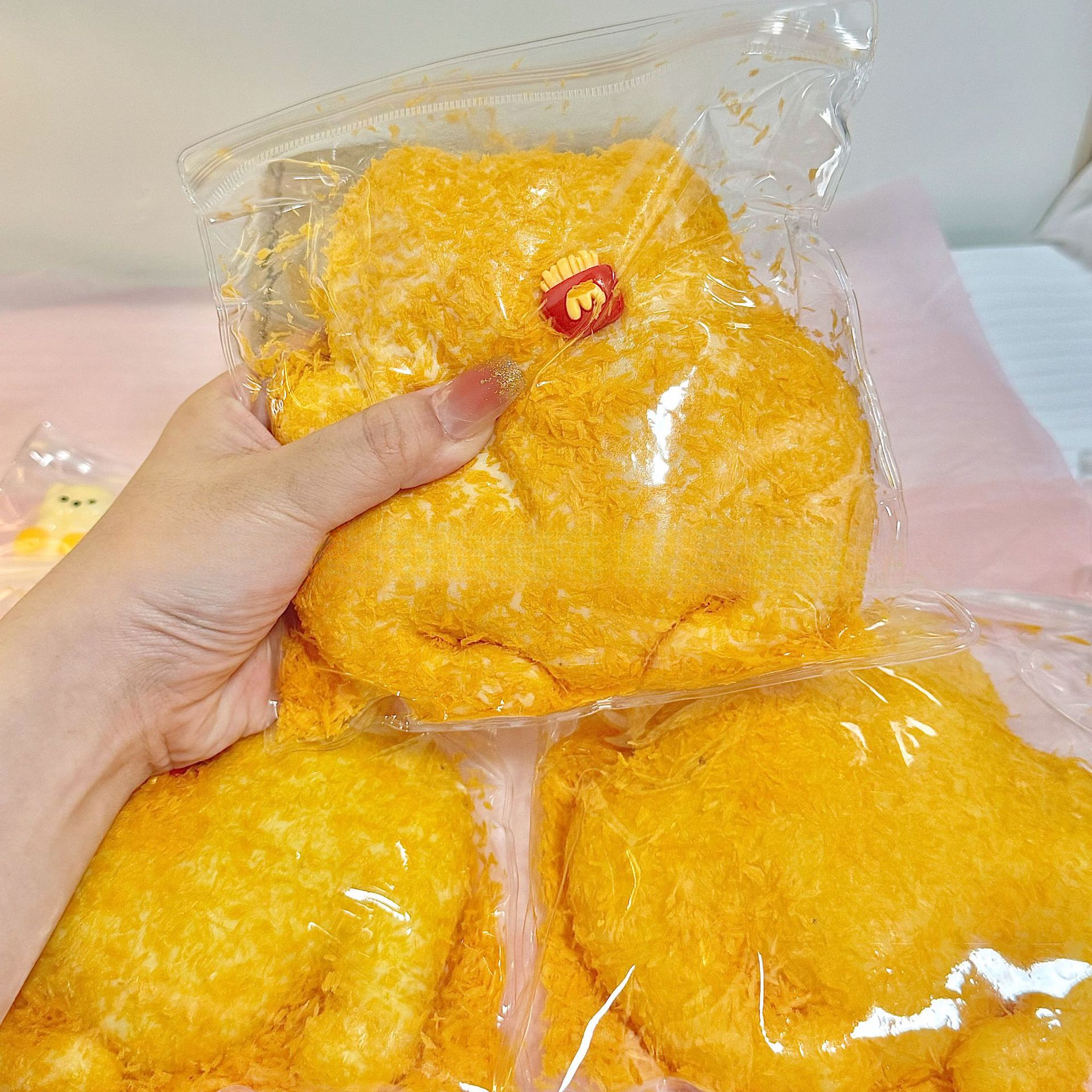 Pollo frito gigante de colores