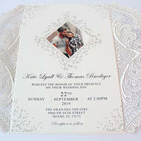 Invitations de mariage et d'affaires de luxe découpées au laser avec ruban, cartes-cadeaux élégantes en papier avec sceau d'enveloppe style croix