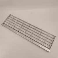 Grille en acier de style industriel, surface dentelée, traction accrue, robuste, adaptée aux besoins individuels complexes