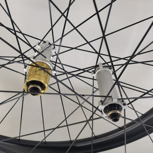 Set di Ruote in Carbonio Tubeless Clincher 700C con Freno a Cerchio, Larghezza 26mm, Profondità 35/38/40/45/50/55/60mm, Tubolare 20/24 Fori, Ratchet 36T Shimano 11s - Product Image 4