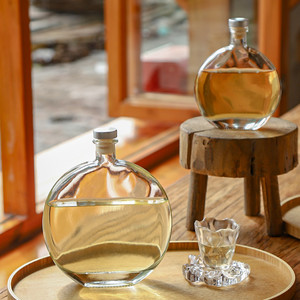 Unique 250ml 500ml 8oz 16oz Clear Flat Round Glass <span class=keywords><strong>Gin</strong></span> Wine & Tequila Brandy Botellas <span class=keywords><strong>Golden</strong></span> Polymer Cork Venta a granel - Product Image 1