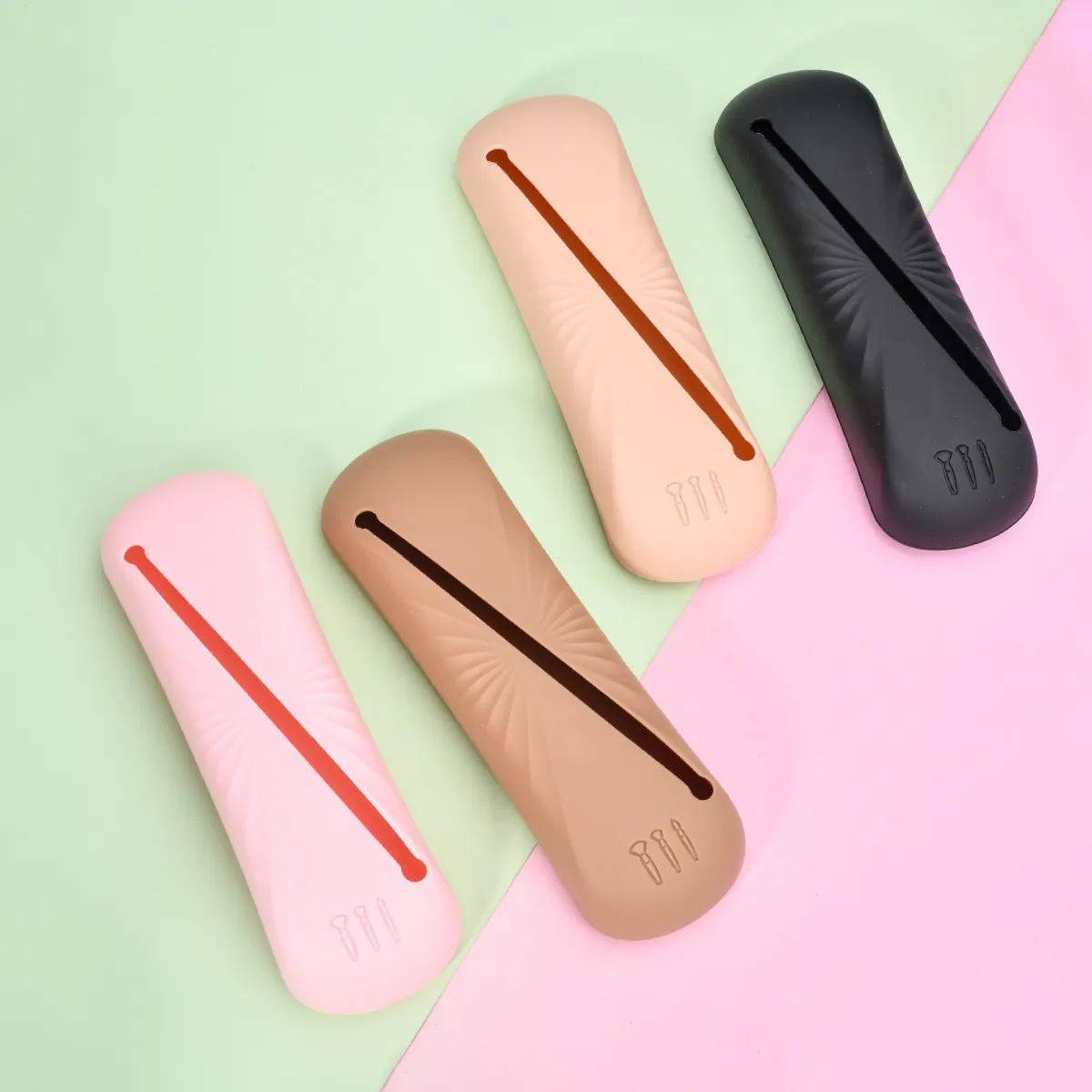2023 New arrive portable silicone makeup brush travel case makeup brush holder for all brush storage