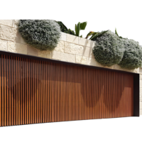Portes de garage résidentielles en bois de teck du Pacifique à lamelles verticales cannelées avec télécommande