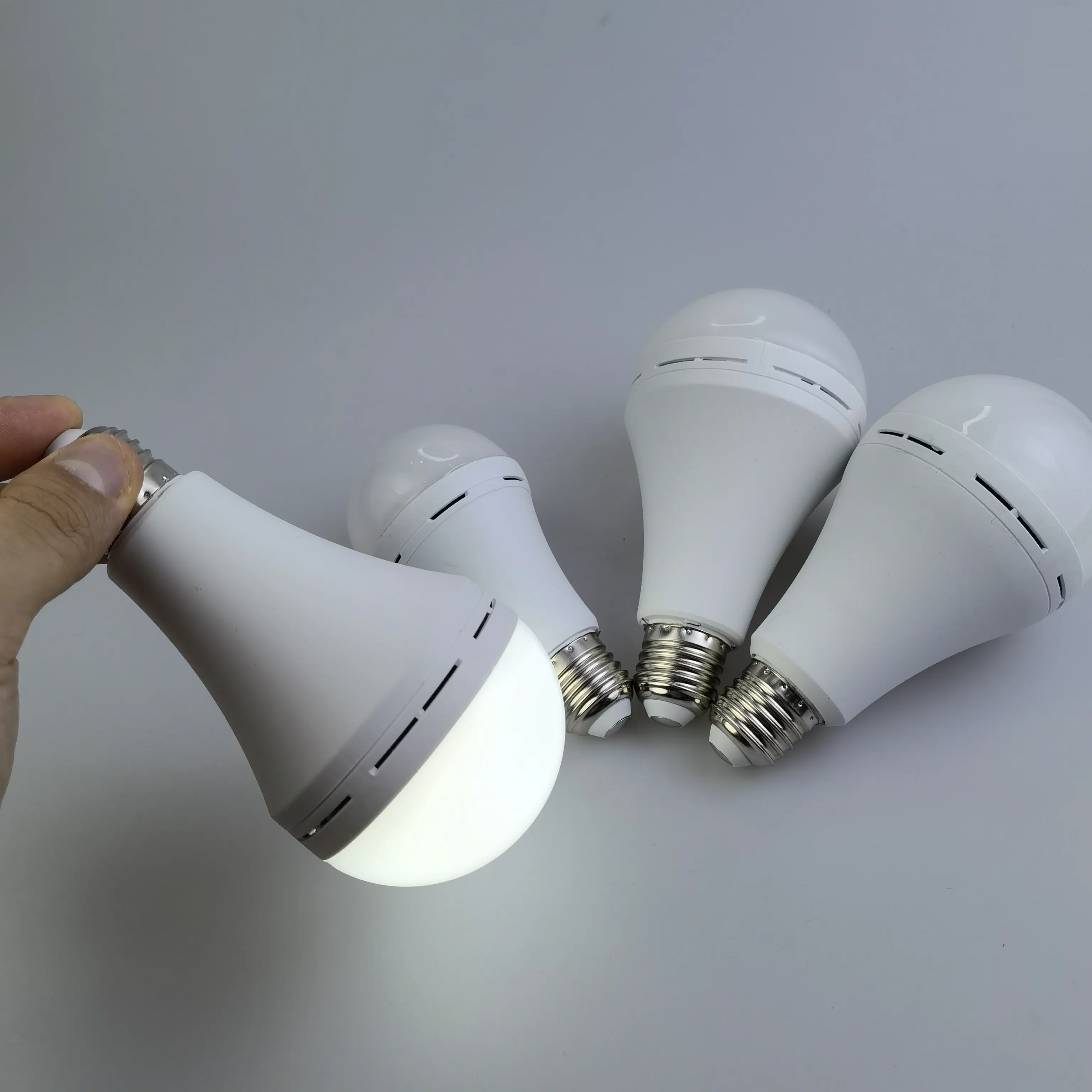 LED Bulb Pc Cover Wholesale Good Quality Lampadas Led Bulb Lights Emergency Light Household Rechargeable 18W White Ce AC YAKI 80