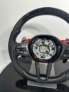 Volant en fibre de carbone véritable style LCI avec cuir chauffant LED et couleur de surpiqûre personnalisée pour châssis G20/G30/G80/G82/M3/M4 - Product Image 4