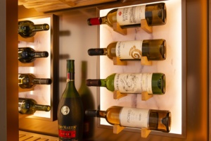 Armoire à vin de luxe avec porte en verre, réfrigérateur vertical de grande taille, vitrine de haute qualité, personnalisable - Product Image 4