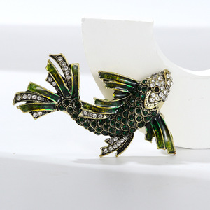 เข็มกลัดรูปปลาเคลือบทองประดับคริสตัลไรน์สโตน ทำจากโลหะผสม สำหรับผู้หญิง ขนาด 6.9 ซม. ของตกแต่งรูปสัตว์ ของขวัญ - Product Image 3