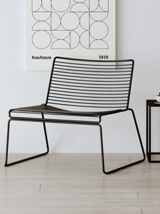 Silla de Comedor Nórdica Moderna de Madera Maciza y Hierro - Muebles para el Hogar Wu's Eslite para Uso en Exteriores - Product Image 3