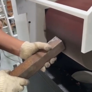 Máquina de pulido de perfil de aluminio, Manual de eliminación de óxido de desbarbado de alta precisión - Product Image 1