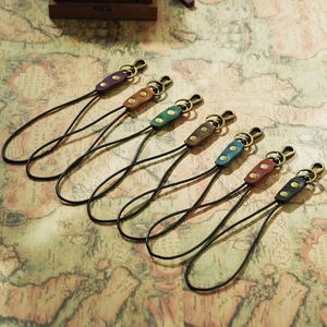 พวงกุญแจรถยนต์สุดหรูสีสันสดใสแบบขายส่ง ผลิตตามสั่ง (OEM) หนังแท้แบบฟูลเกรน หนัง PU ลาย Crazy Horse สไตล์เรโทรสีบรอนซ์ - Product Image 5