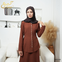 Ensemble tunique et jupe rouge musulmane turque sur mesure 2026, vente en gros, design islamique à boutons sur le devant, haut avec jupe longue