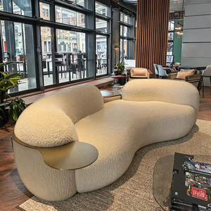 Divano Modulare Curvo in Velluto di Agnello per Soggiorno, Stile Wabi Sabi, Colore Crema, per Negozi di Abbigliamento e Aree di Ricevimento, Design di Tendenza - Product Image 3