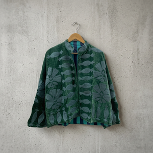 Chaqueta de terciopelo de lujo personalizada con bordado, estilo étnico bohemio, abrigo corto cálido de invierno para mujer, chaquetas Suzani para mujer - Product Image 1