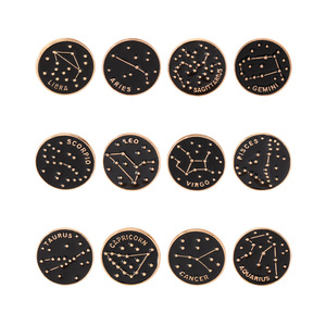 Set Promozionale di 12 Spille Metalliche Costellazione Zodiacale Personalizzate, Distintivi Rotondi in Lega di Zinco Smaltati, Badge Astrologici Segni Stellari - Product Image 1