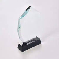 Trophée en cristal facetté, style ange, écologique, base noire polie, gravé