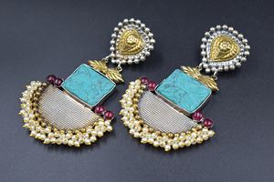 Pendientes de joyería india de doble tono dorado de diseño único, pendientes Jhumka para mujer - Product Image 2