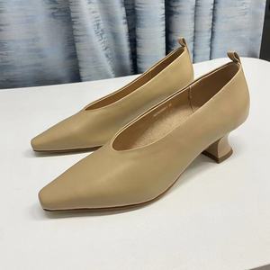 Chaussures habillées pour femme en cuir de vachette pleine fleur avec semelle intérieure en peau de mouton, talon chaton de 5 cm, escarpins pour réunions d'affaires, chaussures de bureau pour femme, personnalisation du logo, usine - Product Image 3