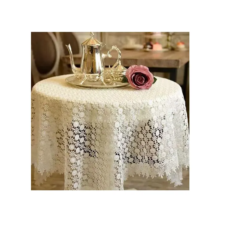 Nappe en polyester doré brodé de conceptions modernes de Chine avec superposition de table de rosette de nappe de mariage rouge en dentelle