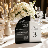 Menu de mariage personnalisé en acrylique doré découpé au laser avec numéros de table et décorations