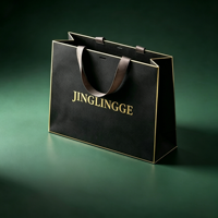 Sac en papier blanc avec logo personnalisé en feuille d'or, poignée en ruban de luxe, vente en gros, sac cadeau haut de gamme pour marque de vêtements