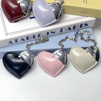 Nouvelle promotion : Charme de sac en cuir PU en forme de cœur, accessoires mignons, porte-clés tendance, pendentif pour sac ou voiture