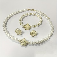 Ensemble de bijoux 3 pièces en fausses perles motif rose (collier, bracelet, boucles d'oreilles) FTS - Faible Commission Agent d'approvisionnement 1688 Expédition DDP