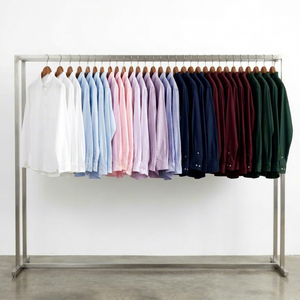 เสื้อเชิ้ตแขนยาวสีขาวสำหรับผู้ใหญ่ยูนิเซ็กซ์ ยี่ห้อเรดสตาร์ พร้อมกระเป๋าเสื้อที่อกและเข็มขัดสีน้ำตาล - Product Image 1