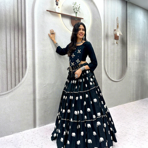 Conjunto de Lehenga con Top de Algodón Puro, Completamente Cosido a Mano con Latkan, Estilo Kodi, Corte Holgado, para Bodas, para Mujer - Product Image 1