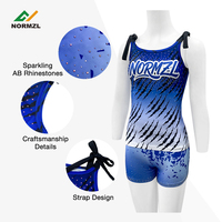 Ensemble de survêtements de cheerleading personnalisés par sublimation, rose, avec pompons, nœuds, sac à paillettes, logo d'équipe en strass et veste d'entraînement de cheerleading