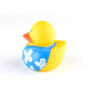 Jouet de bain en vinyle PVC écologique bleu fleur <span class=keywords><strong>canard</strong></span> poupée flottante pour enfants en plastique canards en caoutchouc pistolet à eau de style vacances - Product Image 3