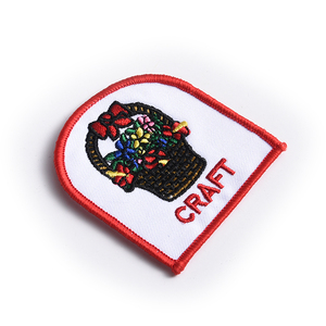 Tela Bordada Roja con Logotipo Personalizado al por Mayor de Fábrica Irregular - Product Image 3