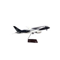 Modelo de Avión de Resina Yiguan 787 Edición Centenario de Lufthansa, 43 cm, con Luces Activadas por Voz, Ruedas y Simulación Estática