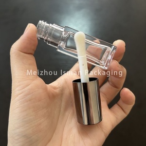 หลอดลิปกลอสทรงเหลี่ยม 8 มล. พร้อมฝาปิดทรงกลมสีเทาเมทัลลิก บรรจุภัณฑ์ลิปกลอสเปล่า หัวแปรงขนาดใหญ่ รับผลิตโลโก้แบรนด์ส่วนตัว ขวดเครื่องสำอาง - Product Image 3