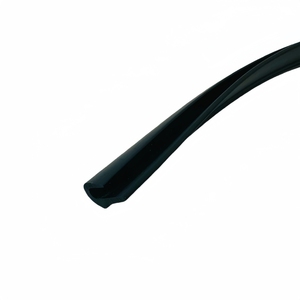 <span class=keywords><strong>Profilé</strong></span> <span class=keywords><strong>en</strong></span> <span class=keywords><strong>PVC</strong></span> <span class=keywords><strong>noir</strong></span> extrudé <span class=keywords><strong>en</strong></span> forme de <span class=keywords><strong>U</strong></span> pour l'étanchéité et la protection des bords de portes et fenêtres – Excellente performance - Product Image 2
