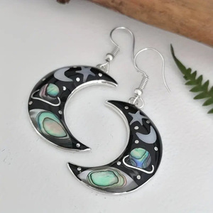 Orecchini pendenti smaltati a forma di luna e pianeta da donna, gioielli di moda vintage unici e di design - Product Image 5