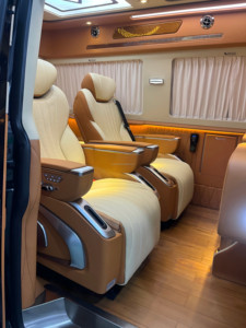 Siège de voiture chaise de voiture de luxe accoudoir léger pièces automobiles pour T5 T6 avec console pavé tactile nouveau modèle réfrigérateur massage chaise de refroidissement - Product Image 2