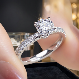 Anillo MSR-1243 Personalizado en Oro Amarillo de 14K con Diamante Cultivado en Laboratorio de Corte Cojín de 0.74CT, Claridad VVS2, Certificado IGI, Corte Excelente - Product Image 4