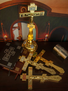 Lieferant für Orthodoxe Kirchen: Altarkreuz mit Jesusfigur auf Sockel, vergoldet mit farbenfrohem Emaille-Dekor, Geschenk für Bischof und Pastor - Product Image 6