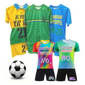 Maglia da <span class=keywords><strong>calcio</strong></span> rossa diretta in fabbrica con <span class=keywords><strong>pantaloncini</strong></span> neri per la formazione di squadra per abbigliamento sportivo - Product Image 1