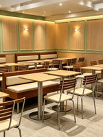 Ensemble de table et chaises de restaurant de style industriel en profilé d'aluminium de qualité marine, plateau de table en bois