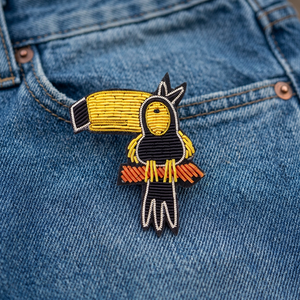 BADGE BRODÉ EN SOIE CONCEPTION PERROQUET - Product Image 3