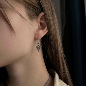 Boucles d'oreilles pendantes en acier inoxydable en forme de cœur, style tendance pour les trajets quotidiens, bijoux à la mode Europe et Amérique - Product Image 3