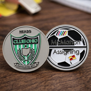 Pièce de monnaie en métal personnalisée, plaquée argent, en alliage de zinc, avec logo émaillé double face, pièce commémorative de football pour les matchs de football - Product Image 1
