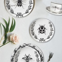 Set de Vaisselle Insecte Vintage les motifs noir blanc dégagent un charme classique Idéal pour les amoureux de la nature