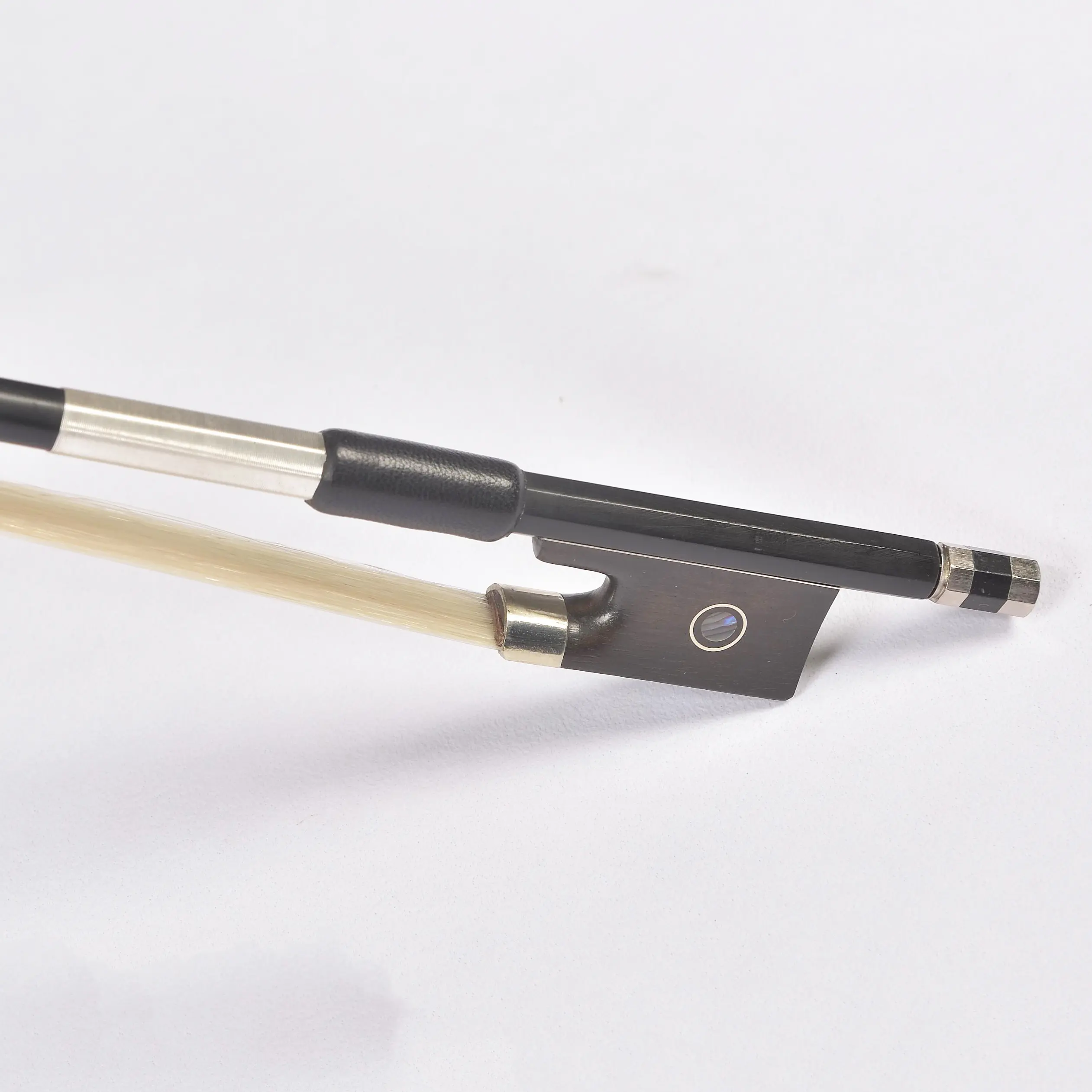 Customized Professional students practice bow Violin Bow Carbon Fiber Round Stick Ebony Frog Natural Horsehair Carbon Fiber Bow