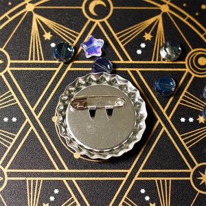 Nhà Máy Outlet bia chai hình dạng nút huy hiệu tùy chỉnh in Anime tin huy hiệu nút pin - Product Image 4